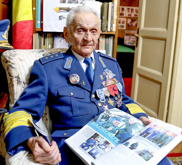 Singurul pilot român rămas în viață, care a participat la cel de-al Doilea Război Mondial, a împlinit 101 ani