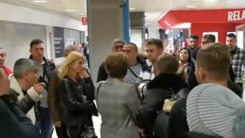 Zeci de români blocați pe aeroportul din Valencia. Reacția autorităților române