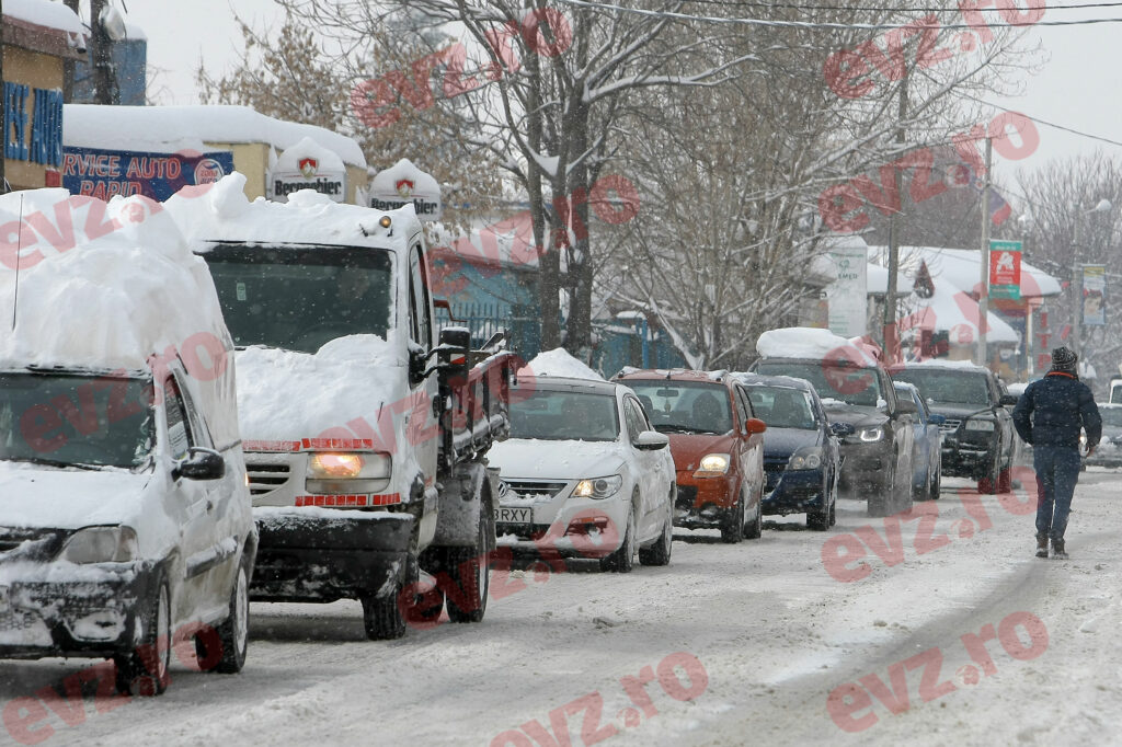 Echiparea mașinilor pentru iarnă, obligatorie! Accesoriile care te ajută să faci față traficului pe zăpadă