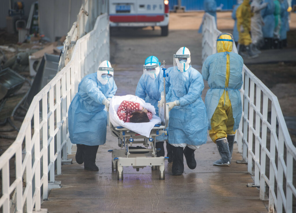 Virusul ucigaș e de neoprit! Spitalele din China nu mai fac față.
