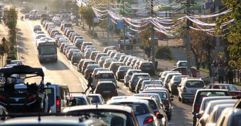 Emil Boc are o nouă strategie pentru traficul aglomerat: ”Studentul rămâne, mașina pleacă!”