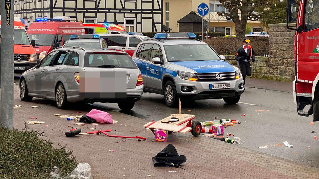 Incident violent în Germania. O mașină a intrat în mulțime la un carnaval