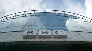 Propaganda se plătește: Guvernul Johnson lasă BBC fără taxe