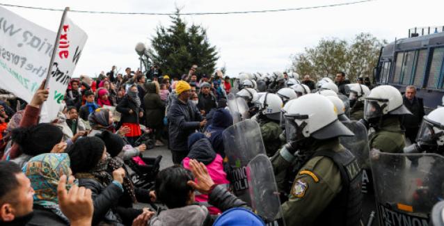 Grecia acuză ONG-urile că îndeamnă imigranții la răscoală! Localnicii pregătesc atacuri?