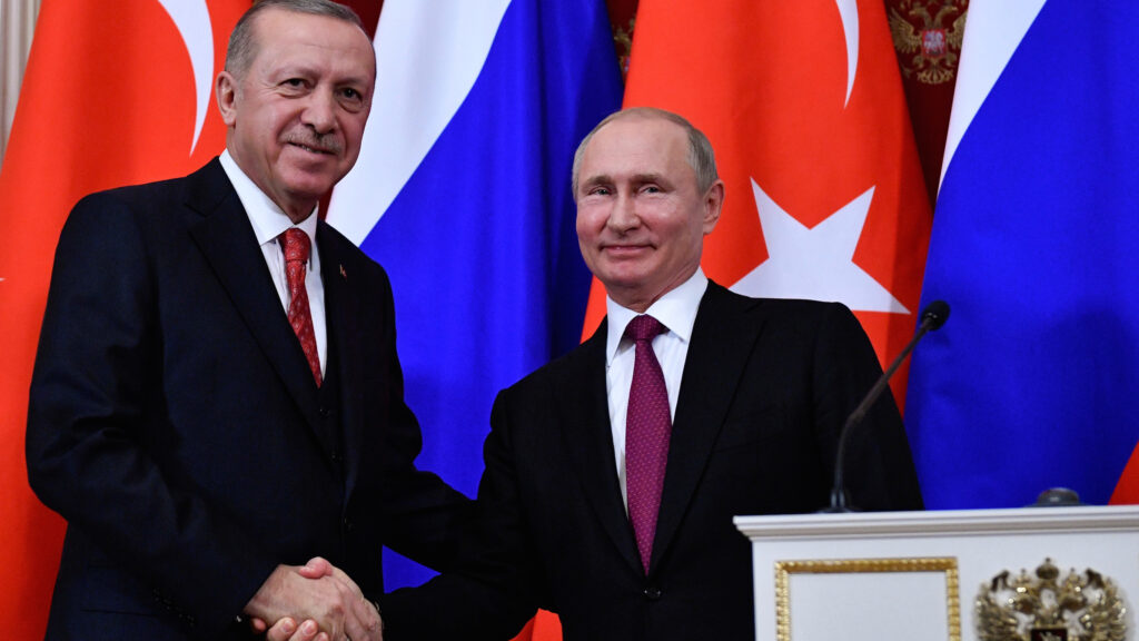 Erdogan, cu steagul alb la ușa Kremlinului. Ce mesaj i-a transmis lui Putin