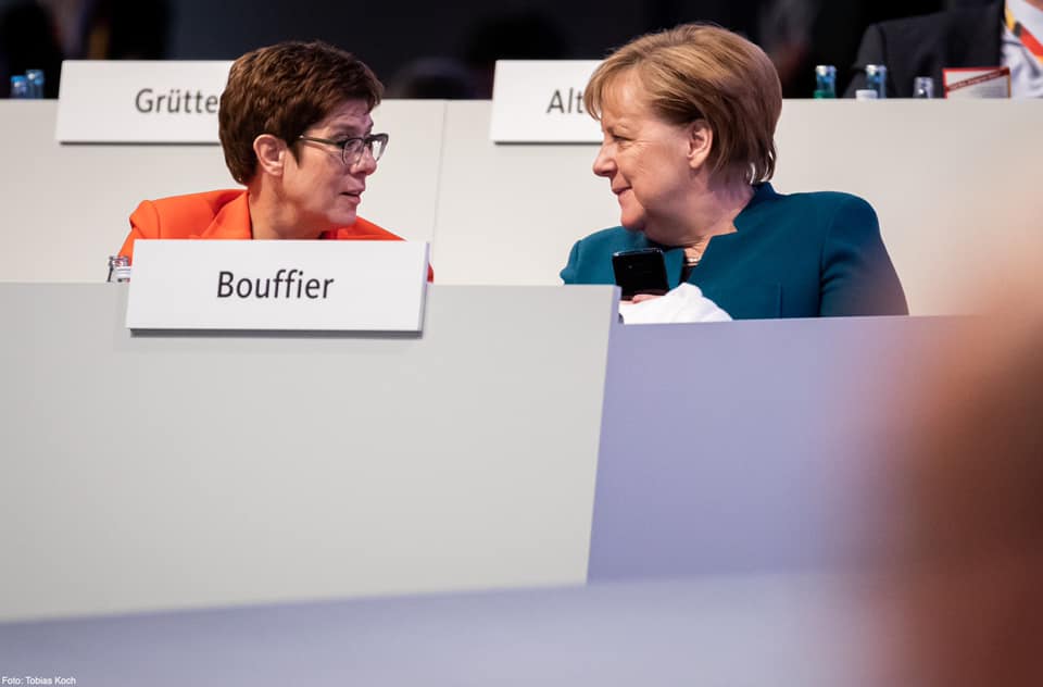 Dreapta extremei drepte, în bărbia lui Merkel. Urmașa Angelei nu merge mai departe