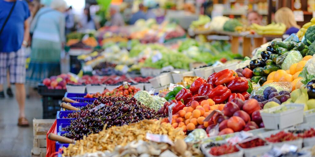 Cum ne otrăvește Occidentul! ANSVSA avertizează: importăm fructe și legume cu pesticide!
