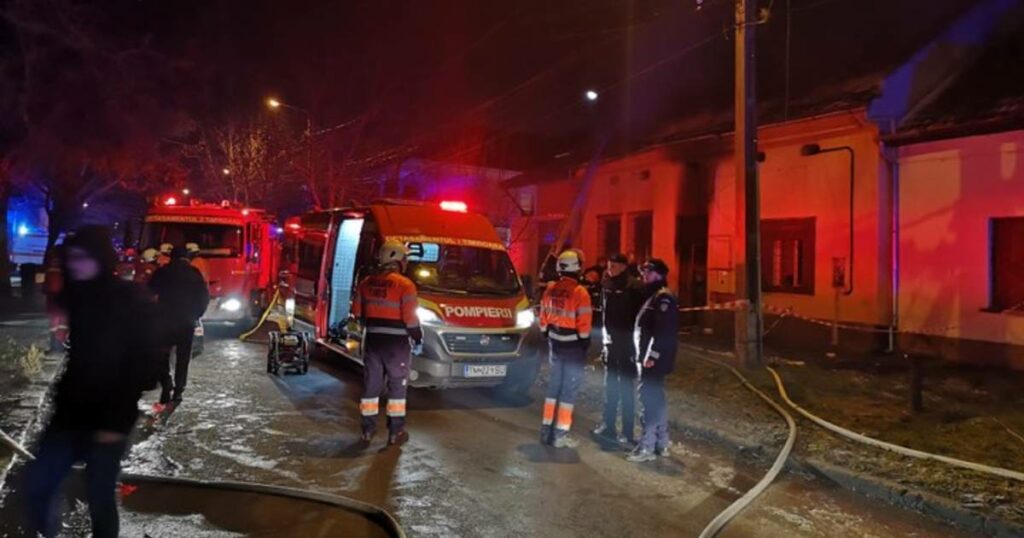 Un incendiu devastator a ars dezinfectanții pentru secțiile de votare din Bistrița-Năsăud