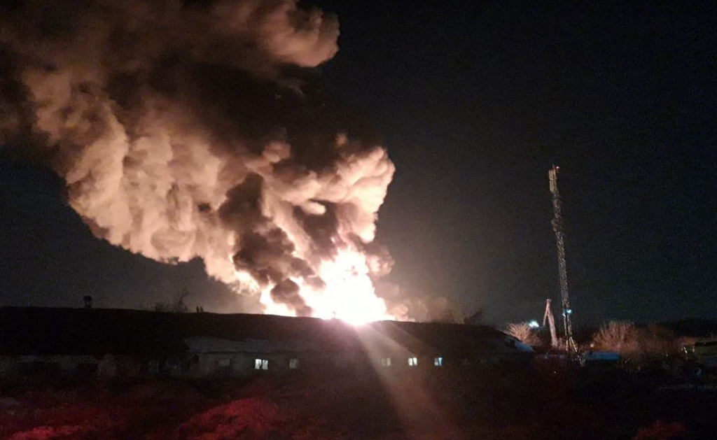 BREAKING NEWS Incendiu puternic în Ilfov. O hală întreagă, la un pas de explozie!