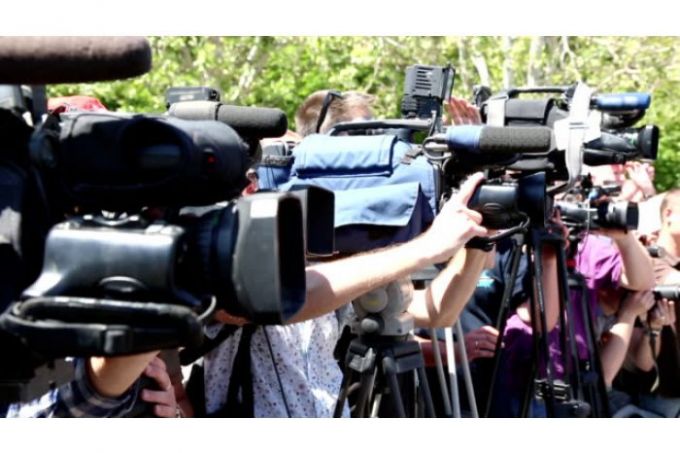 O lege importantă pentru jurnaliști, aprobată în Parlament, la mâna lui Iohannis