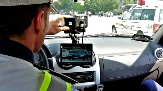 Alertă printre șoferi! Cât de repede pot fi păcălite echipajele de poliție cu radar