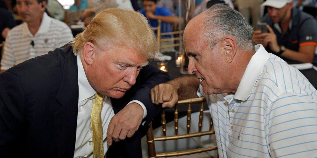 Giuliani: „Trump trebuie să declasifice totul”