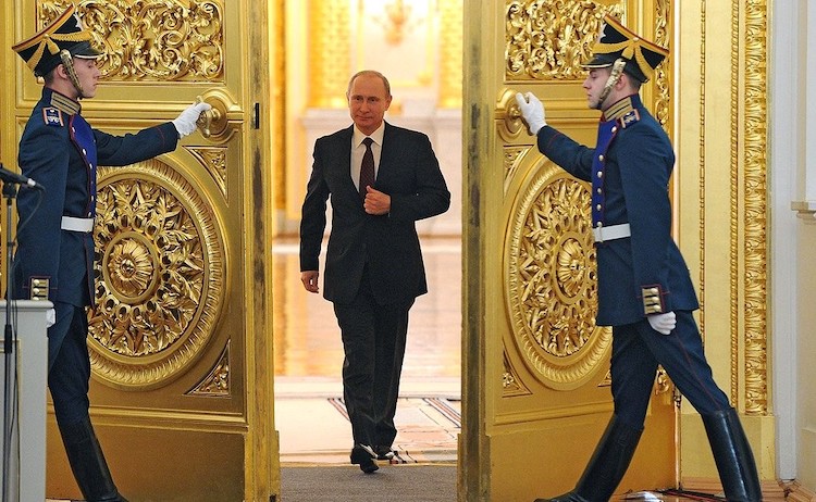 Judecătorii s-au făcut preș în fața lui Putin. E legal să dea „kilometrajul” înapoi!