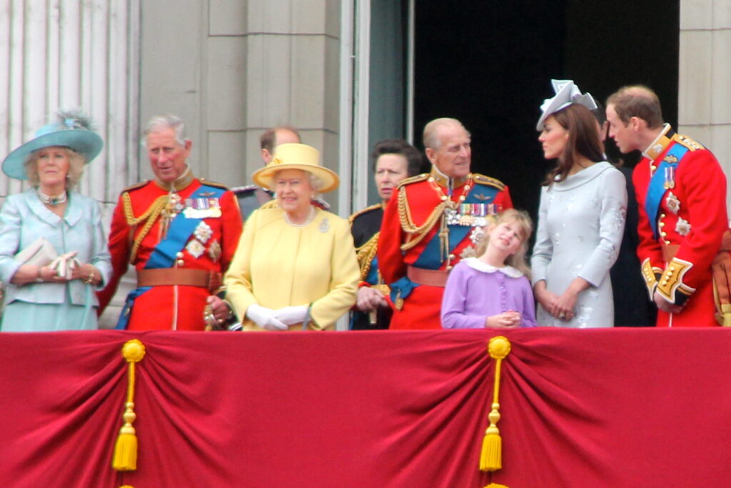 Familia regală britanică fuge la țară