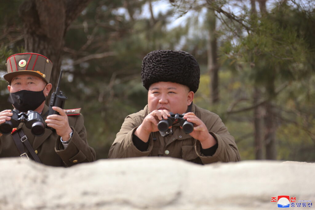 Kim Jong Un profită de pandemie pentru a face teste militare