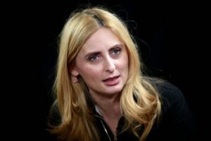 Ce face conducerea MEC în plină criză? Schimbă inspectorii