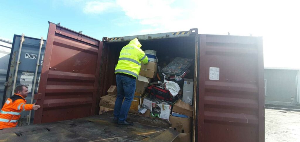 News Alert! Garda de Coastă a descoperit încă un container cu deşeuri în Portul Constanţa