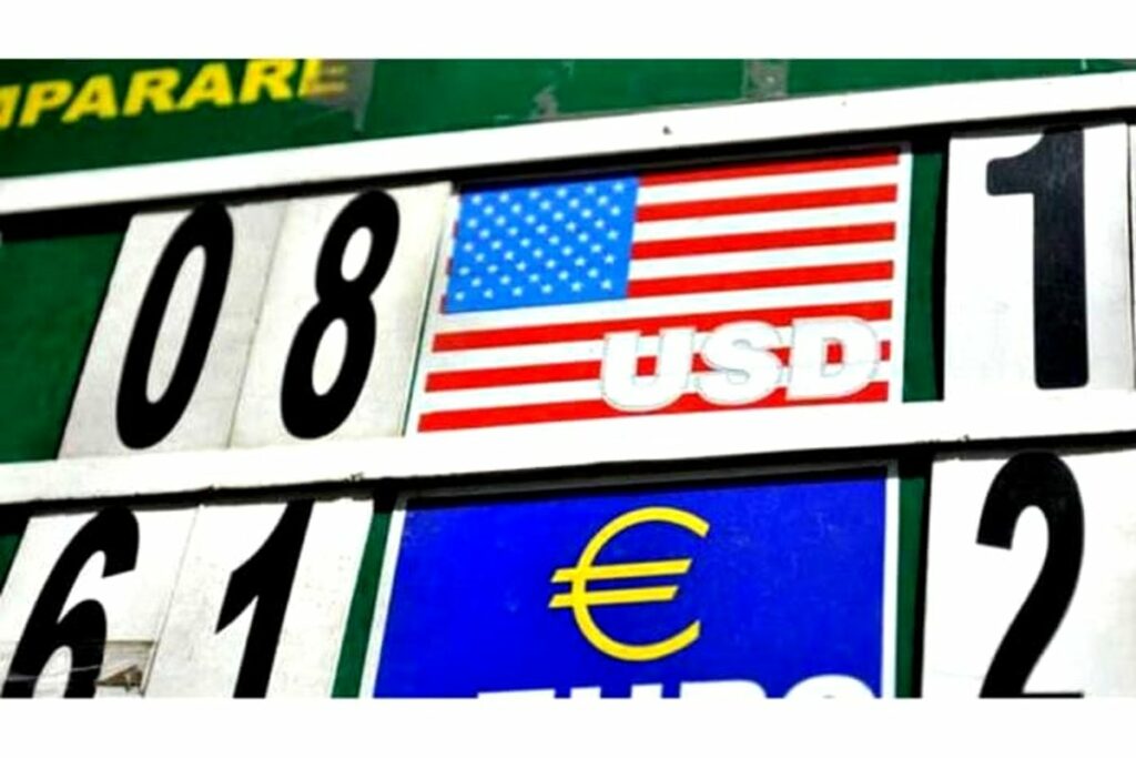 Curs valutar: Euro scade la 4,8167 lei!