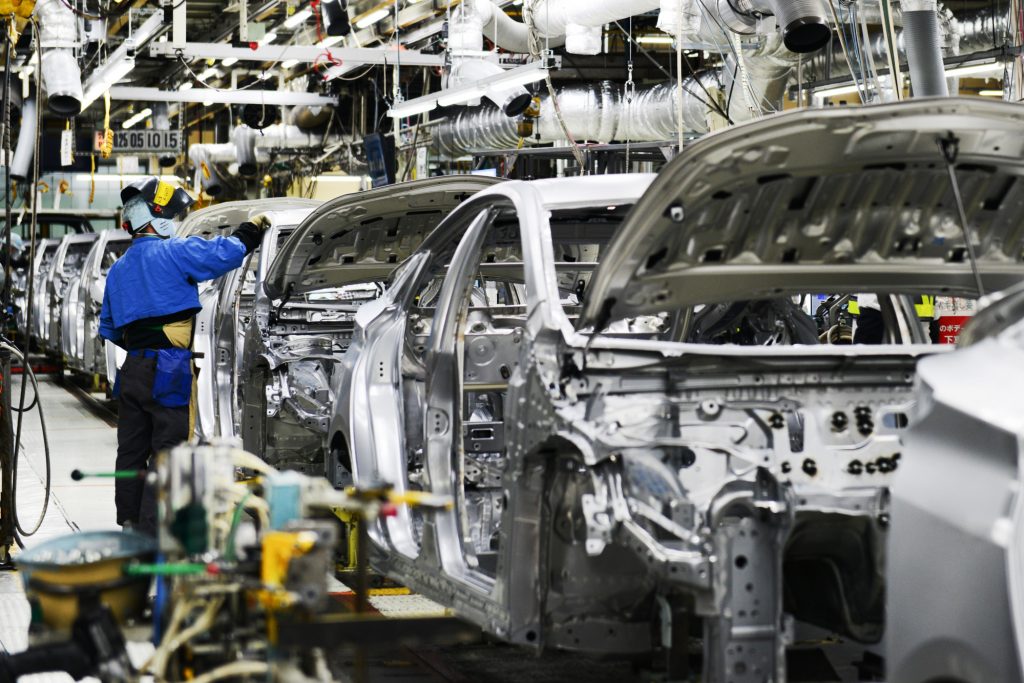 Producătorii celebri din industria auto se alătură luptei împotriva Covid-19