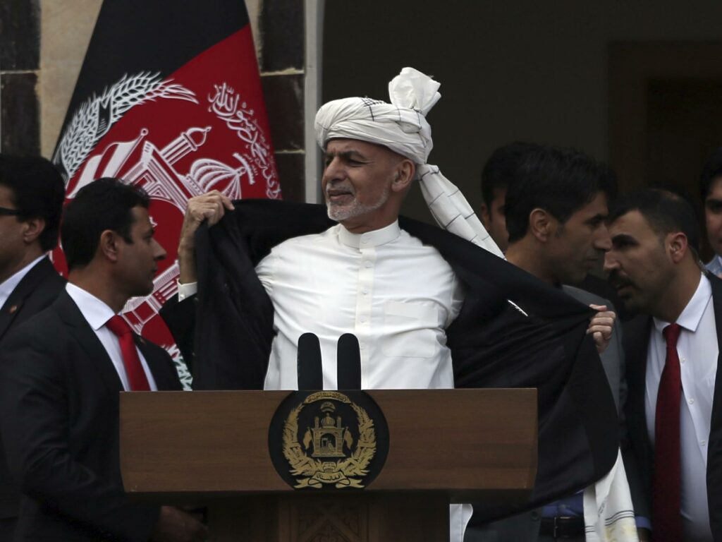 Când voia să înceapă retragerea din Afganistan, Trump s-a trezit cu doi președinți pe cap