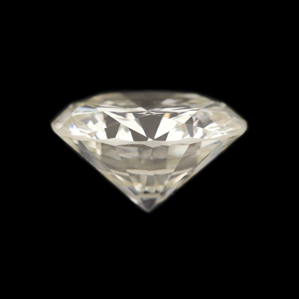 Cel mai mare diamant din România a fost scos la licitație. Suma este colosală