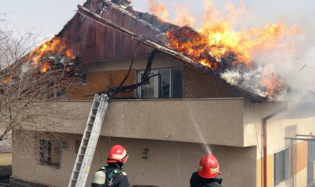 Incendiu într-o locuință din Suceava. Victima are 82 de ani