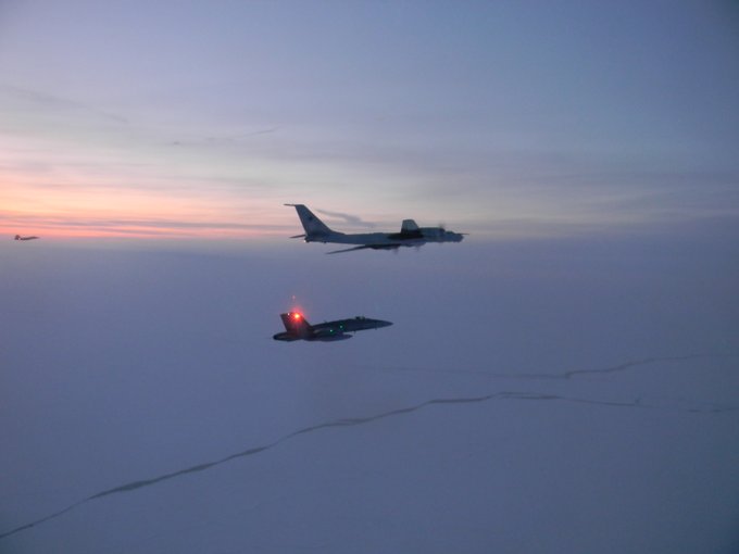 Avioanele lui Putin, escortate în Alaska