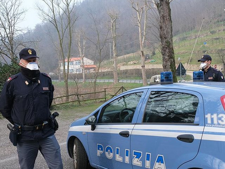 Român arestat în Italia. Polițiștii au împietrit când au deschis portbagajul mașinii