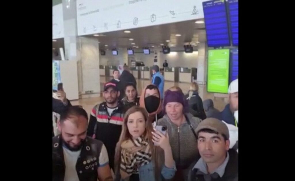 Coronavirus. Aeroportul condamnaților, în Barcelona! Zeci de români, captivi!