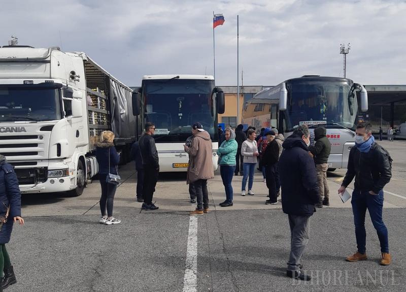 Situație disperată la granița Sloveniei. Sute de TIR-uri sunt blocate. „Vrem să ajungem toți acasă”