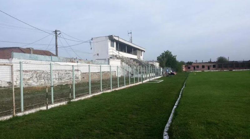 Un român nu s-a uitat la bani: Și-a cumpărat un stadion... Ce planuri are cu el