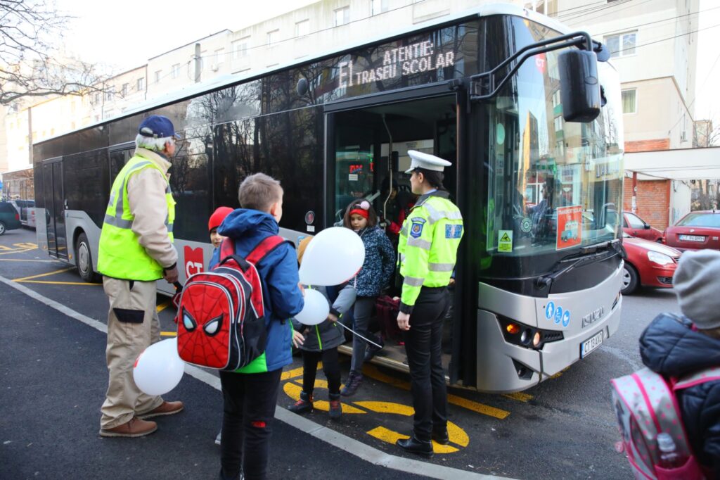 Gratuități la transportul în comun pentru elevi: ”Inițiativă bună, dar electorală”