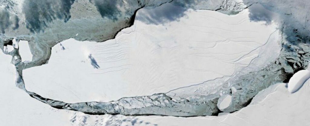 Imagini spectaculoase cu cel mai mare ghețar din lume. Zilele îi sunt numărate