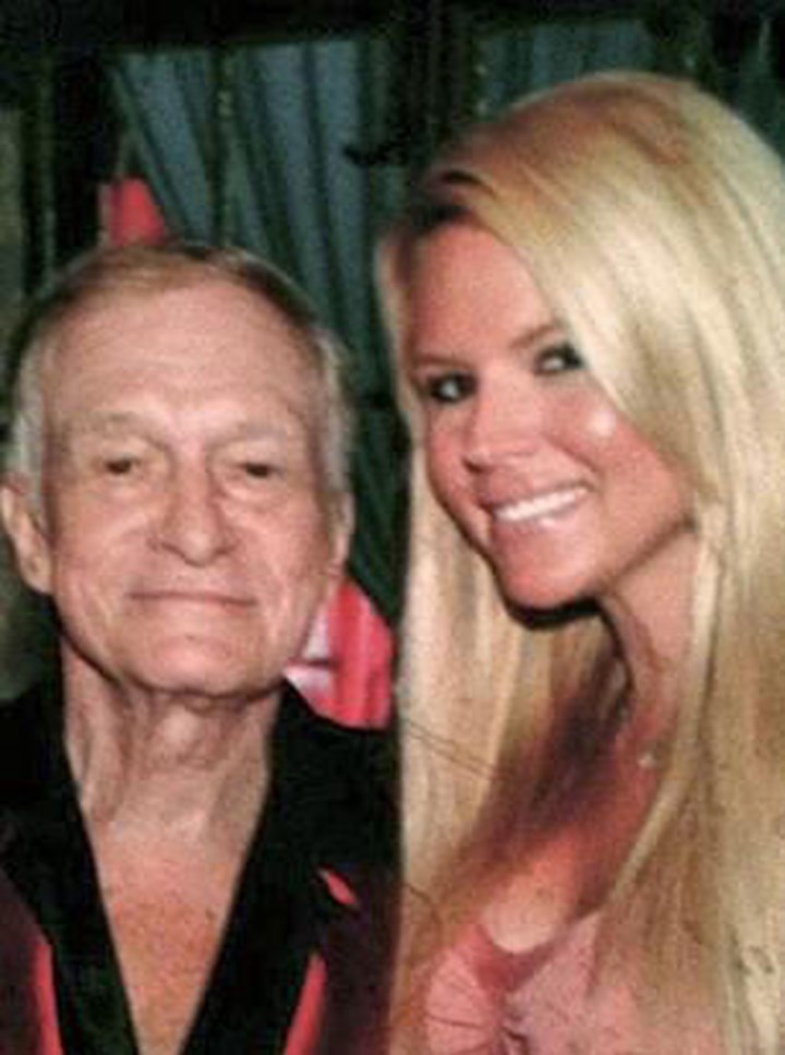 Una dintre cele mai cunoscute vedete Playboy, moartă în casă. Crimă sau sinucidere?
