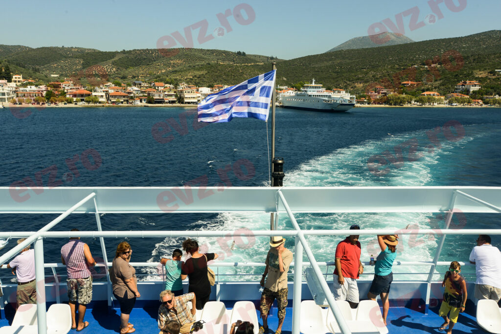 Grecii nu-i mai văd cu ochi buni pe turiștii străini. Ce măsuri vor să ia autoritățile