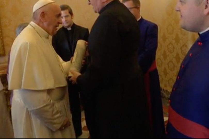 O glumă a Papei cenzurată de Vatican: „Whiskyul este adevărata apă sfințită”