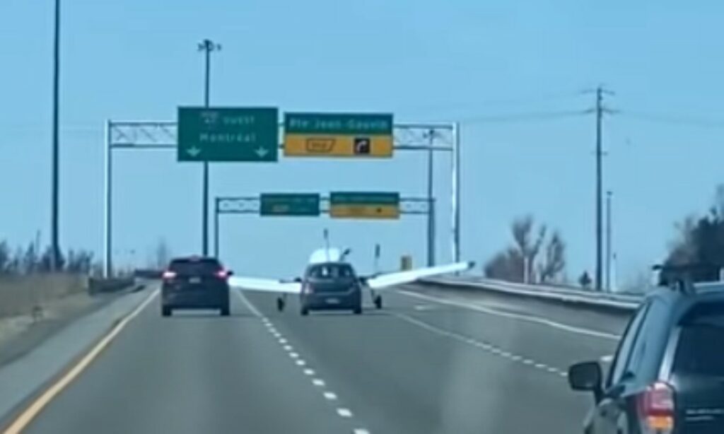 Aterizare fortață pe autostrada. Imagini incredibile. Video
