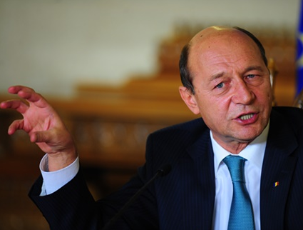 Băsescu desființează starea de alertă: „Prostituăm legea!”