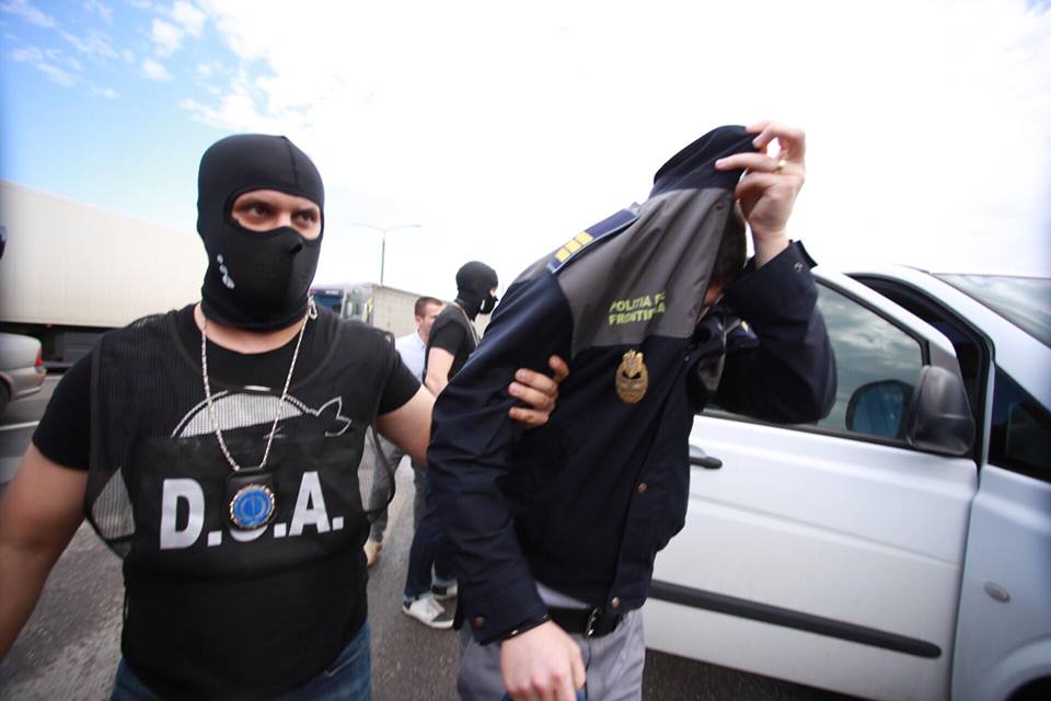 Poliția Română s-a făcut de râs! Ofițeri reținuți pentru corupție și legături cu interlopii. Detalii în exclusivitate