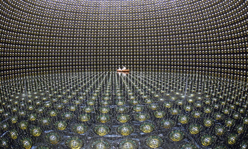 Misterioșii neutrini explică de ce materia a câștigat bătălia cu antimateria?
