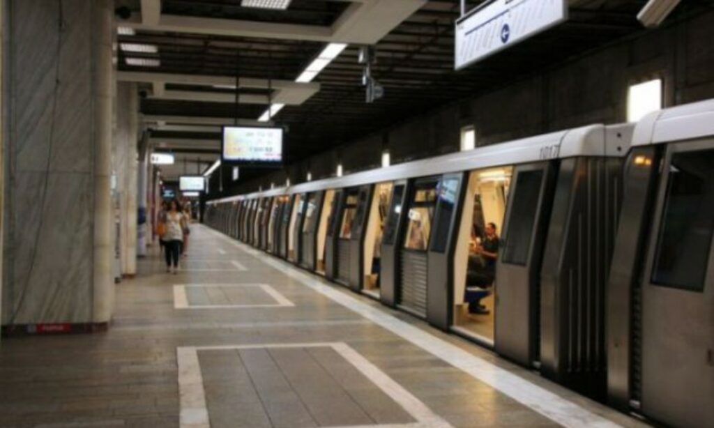 Panică la metroul din București! Sute de călători, evacuați după o explozie