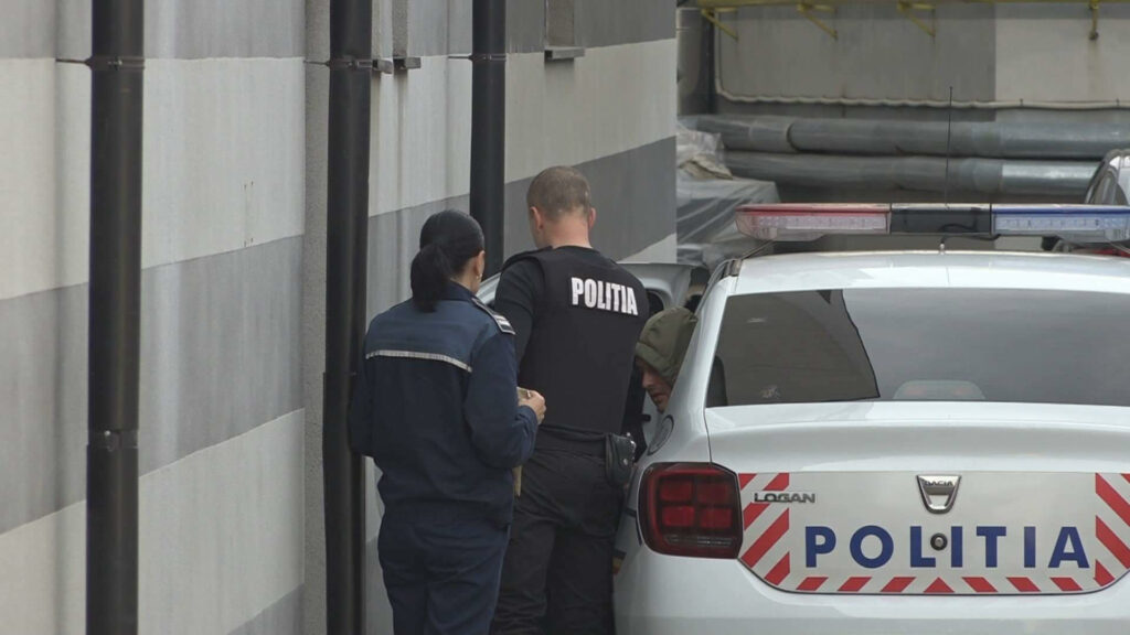 Pistolarul din Bârlad, care și-a bătut joc de polițiști, rămâne în arest