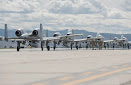 Zeci de avioane A-10 Thunderbolt II se îndreaptă spre Asia de Sud-Vest
