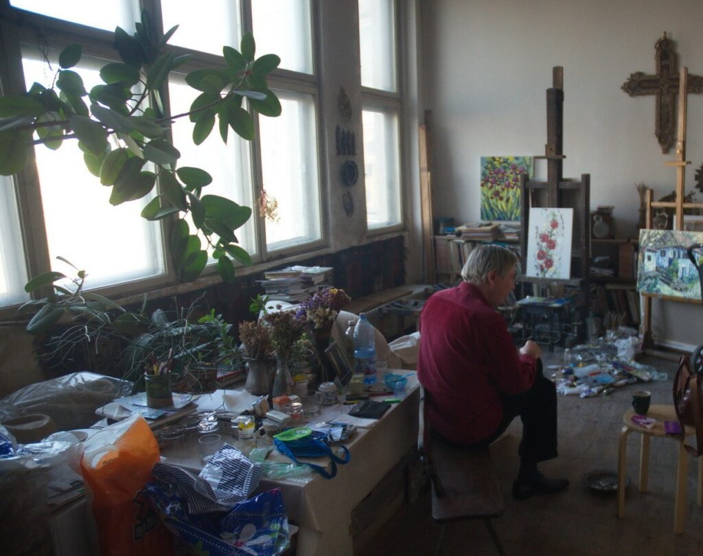 Atelierul pictorului Mihai Sârbulescu, un refugiu