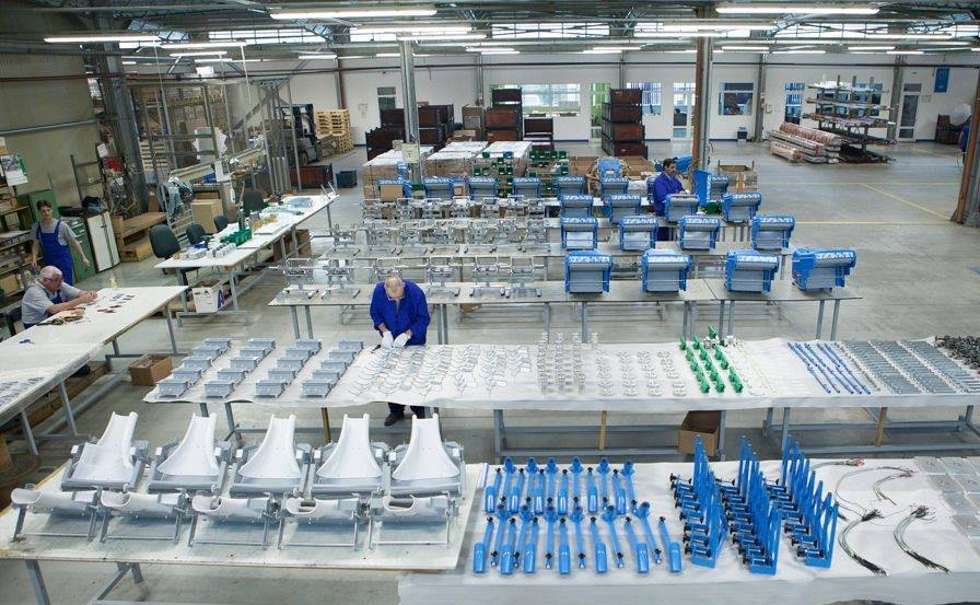 O fabrică olandeză, din Codlea, vrea să concedieze ”pacientul zero”. Angajatul și-a infectat colegii
