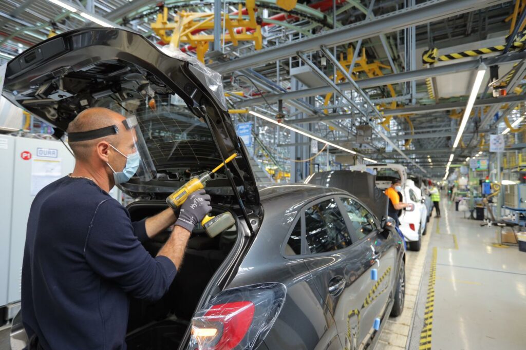 Ministrul Economiei, speranțe pentru angajații din fabricile auto. „În cel mult trei săptămâni...”