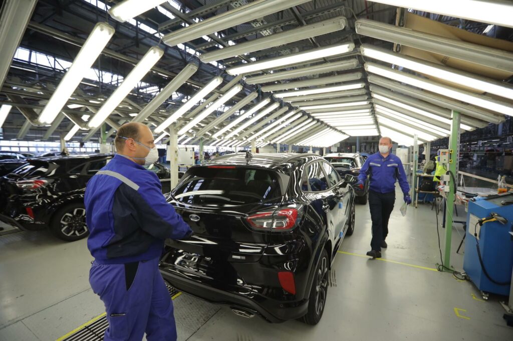Ford a reluat producția de autovehicule în România, Germania și Spania