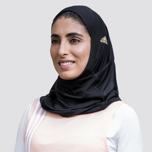 Hijabul cu trei dungi: Adidas se supune modei islamice