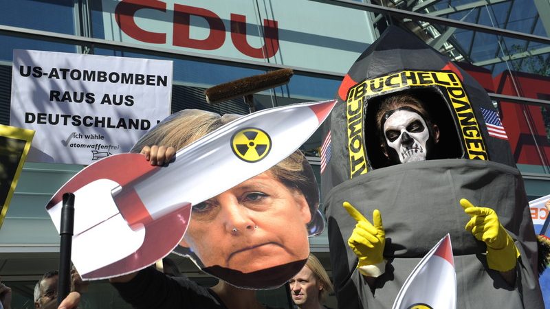 Colegii socialiști ai lui Merkel aruncă bomba: Retragerea armelor nucleare americane din Germania