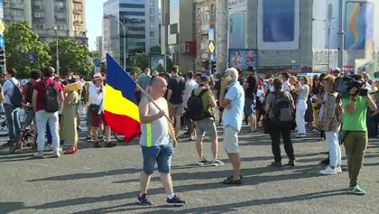 A doua zi de proteste. În Piața Victoriei se scandează împotriva Guvernului Orban